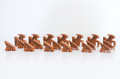 Materiali di gioco di Firesiege nel dattaglio i meeple degli skreel in legno